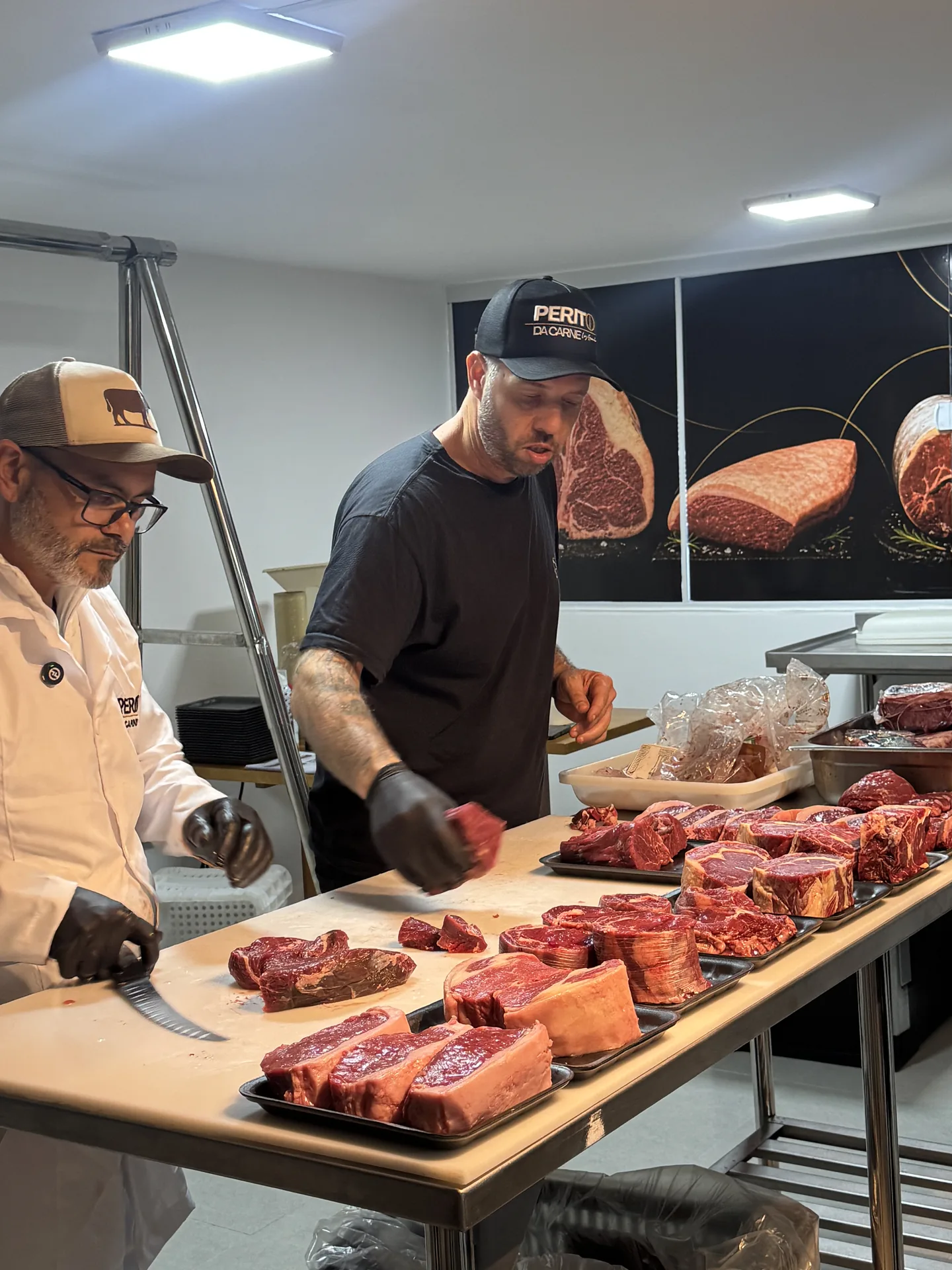 Na Beef Laguna, o aprendizado passa pela bancada.